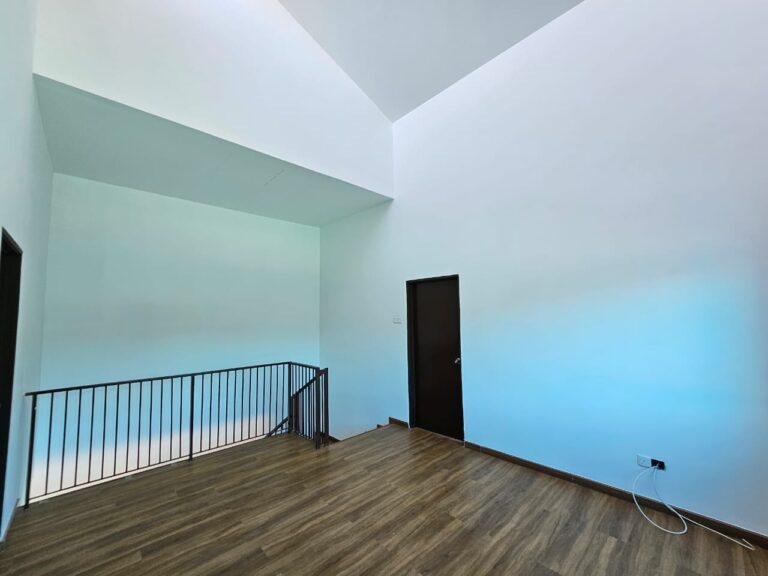 Show Unit - Upstairs Hall 2