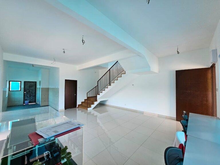 Show Unit - Downstairs Hall